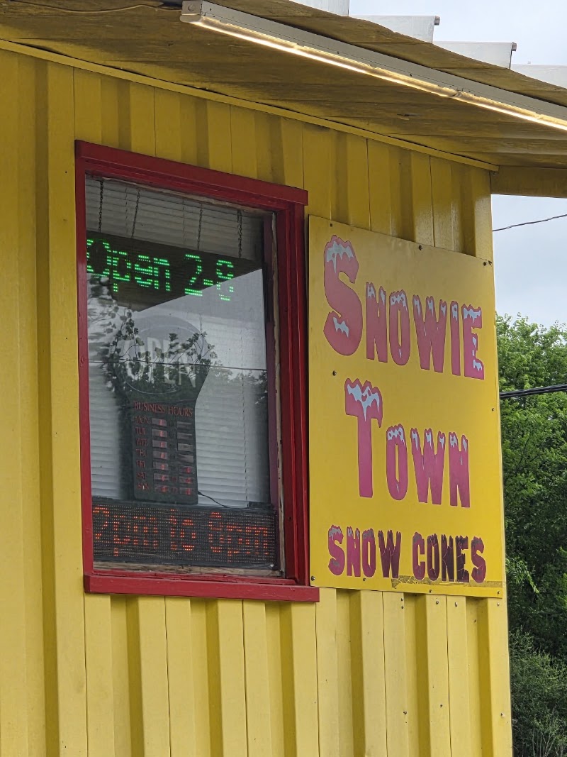 Snowie Town photo 4