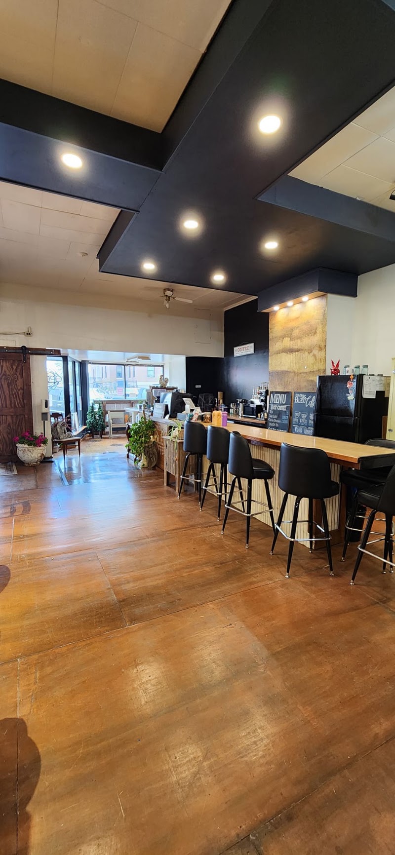 Color Me Bleu Studio & Coffee Shop photo 1