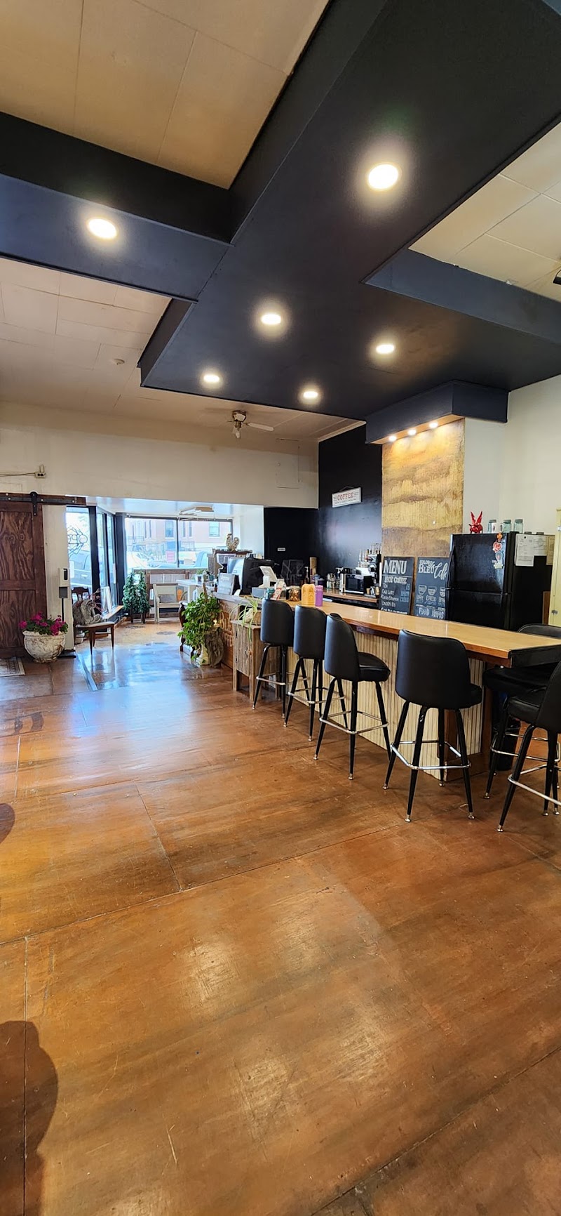 Color Me Bleu Studio & Coffee Shop photo 1