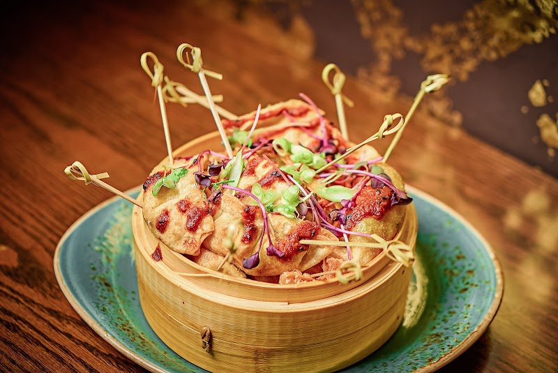 Upscale American comfort food with allergy-aware scratch kitchen