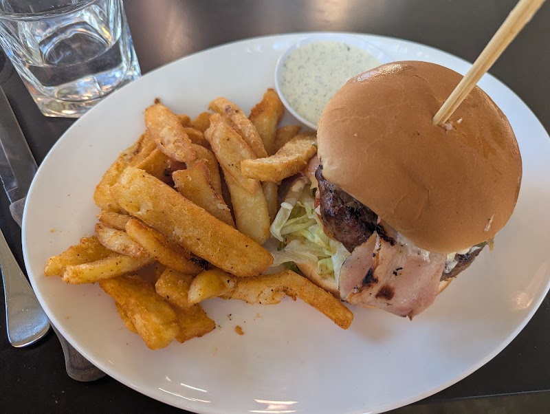 St. Albi Bar & Eatery photo 5