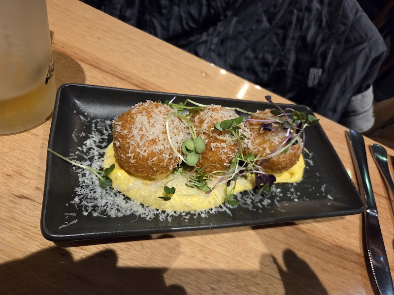 St. Albi Bar & Eatery photo 9