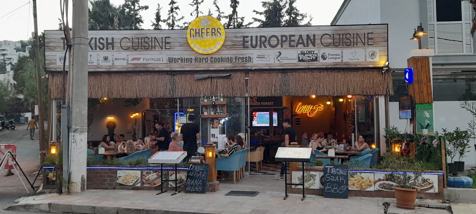 Cheers Restaurant mekanı