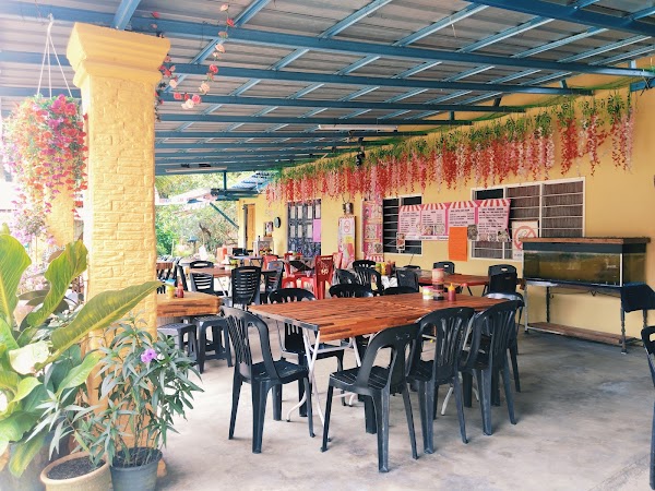 Kedai Colek Perut Cik Idah