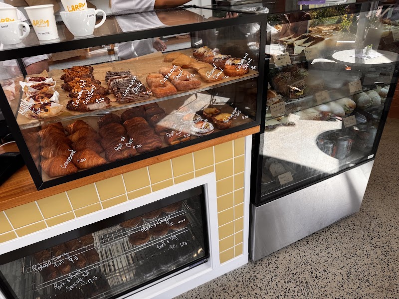 Larry Bakery Cafe