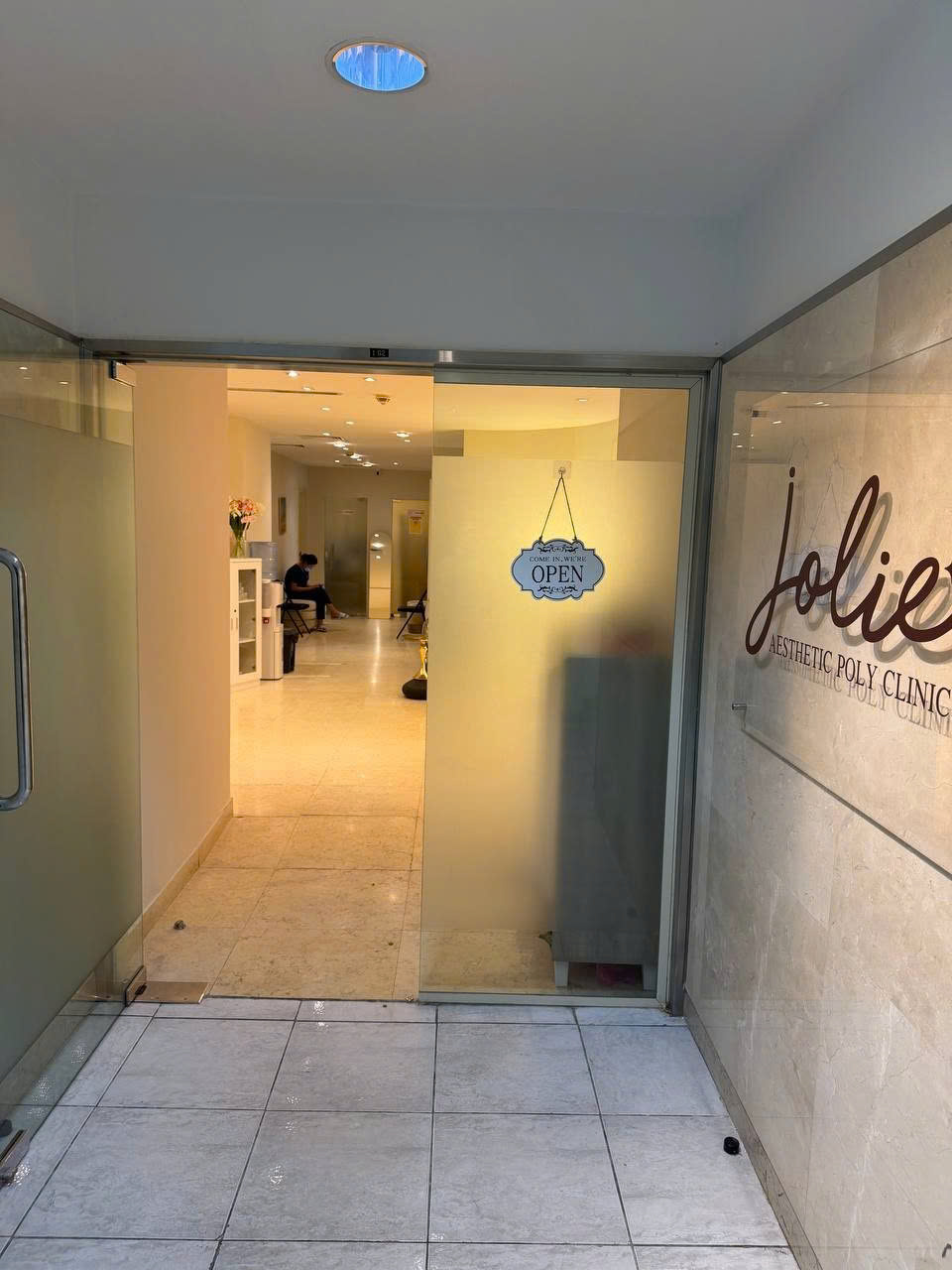 Jolie Clinic 5