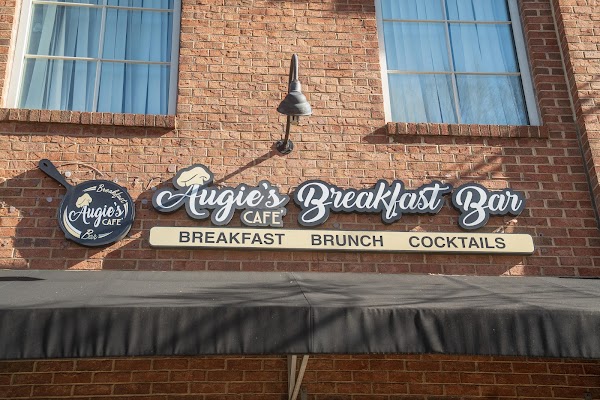 Augie’s Breakfast Bar