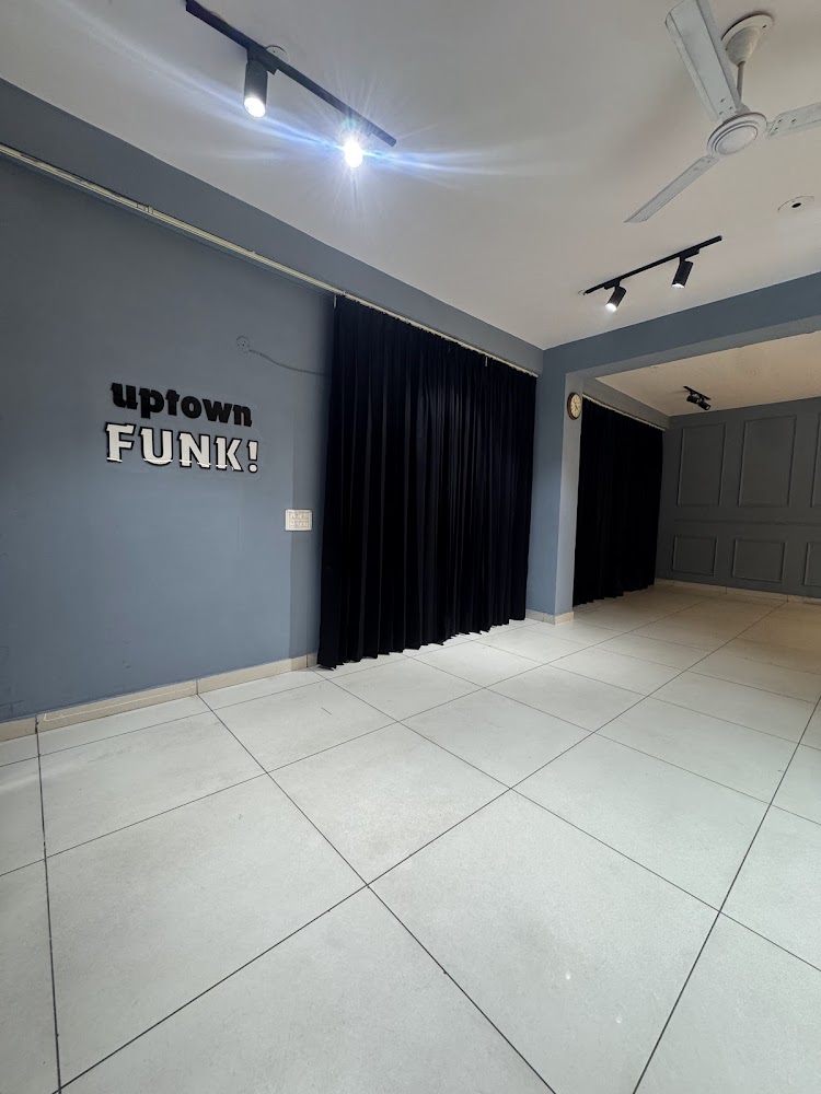 Uptown Funk Studio