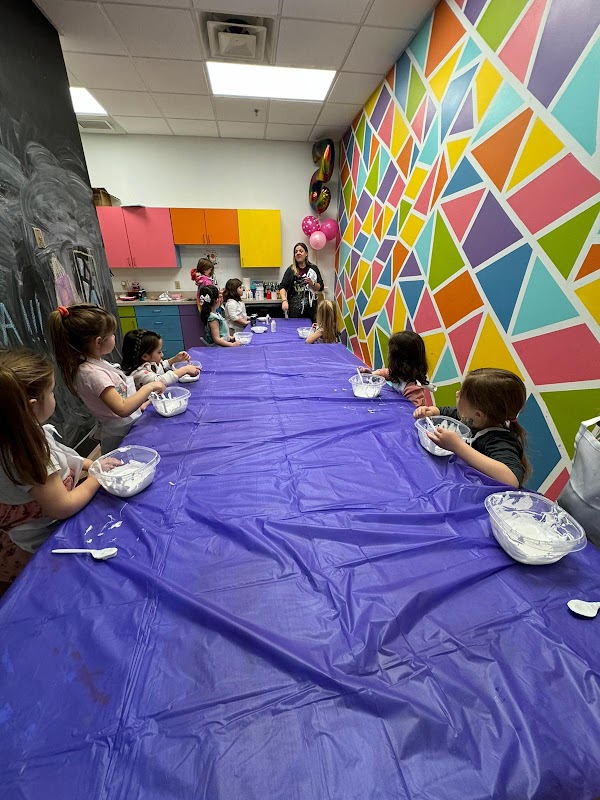 Under The Moon Creative Art Studio
