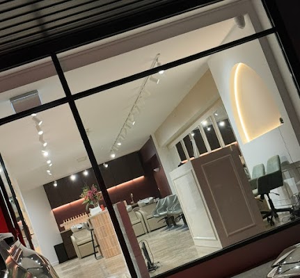 Mane Character Colour Specialists