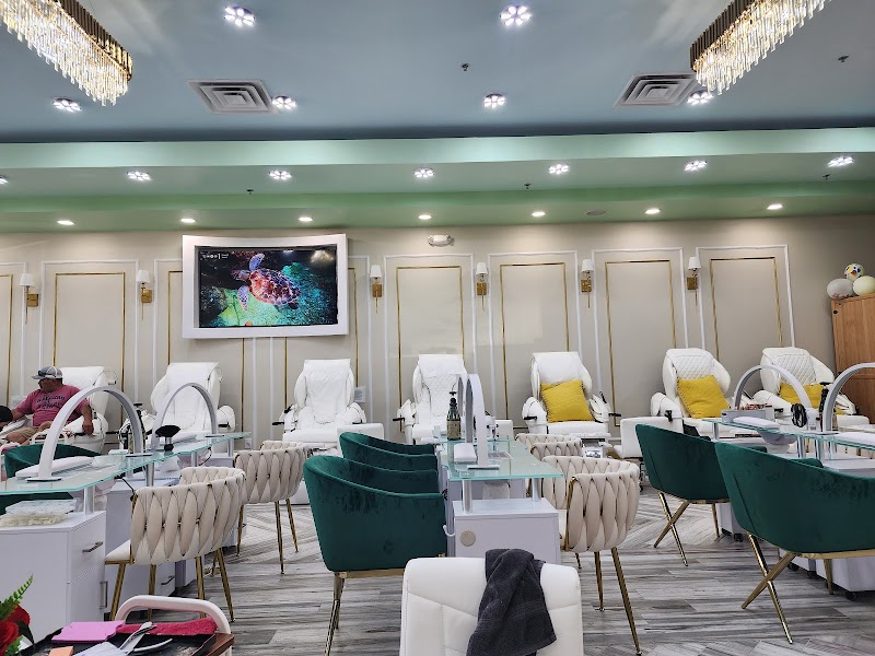 Gravity Nails - Lash & Spa