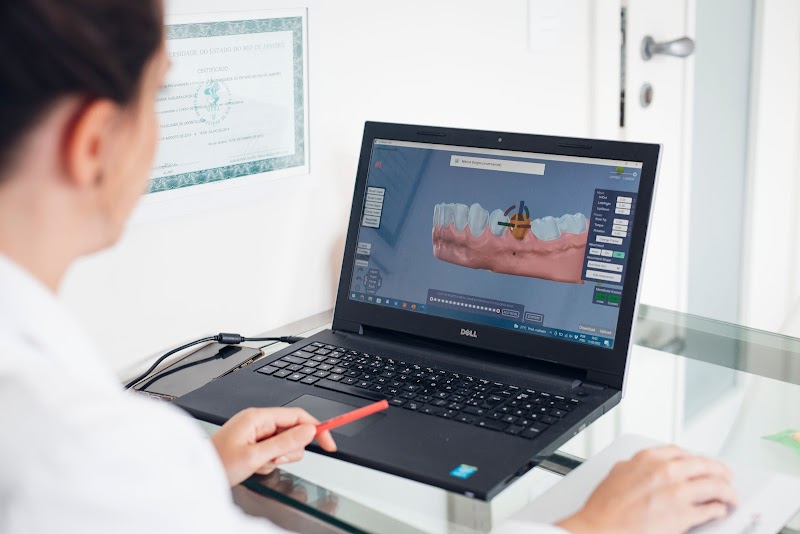 Dra. Cassiana Augusta - Ortodontista - foto 2