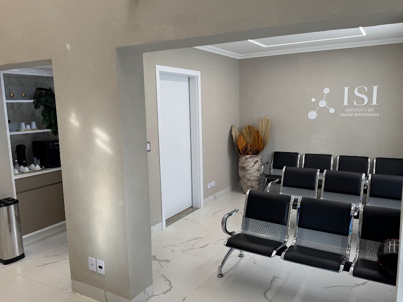 Dra. Pamela Paula | Tratamento de canal | Clareamento dental | Campo Grande-MS - foto 2