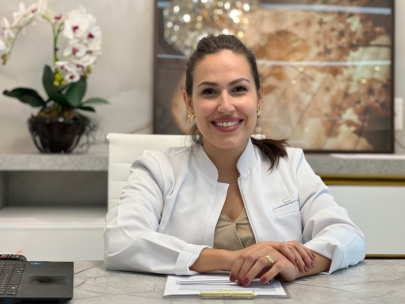 Dra Giovanna Lanza | Dentista | Periodontista | Airflow | Correção do Sorriso Gengival | Profilaxia Dental - foto 3