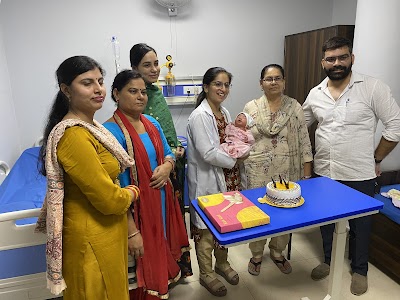 Dr Hena Dhingra- Best Gynaecologist In Mohali | Gynae Laparoscopic / Robotic Surgeon in Mohali - Image 3