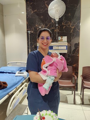 Dr Hena Dhingra- Best Gynaecologist In Mohali | Gynae Laparoscopic / Robotic Surgeon in Mohali - Image 2