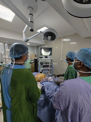 Dr Mangirish Kenkre ( Gynecologist and Laparoscopy Surgeon)