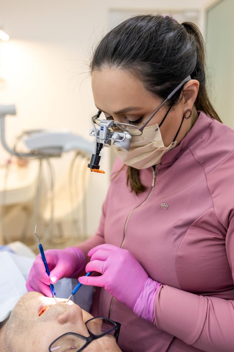 Dra. Andressa Rohling, Dentista