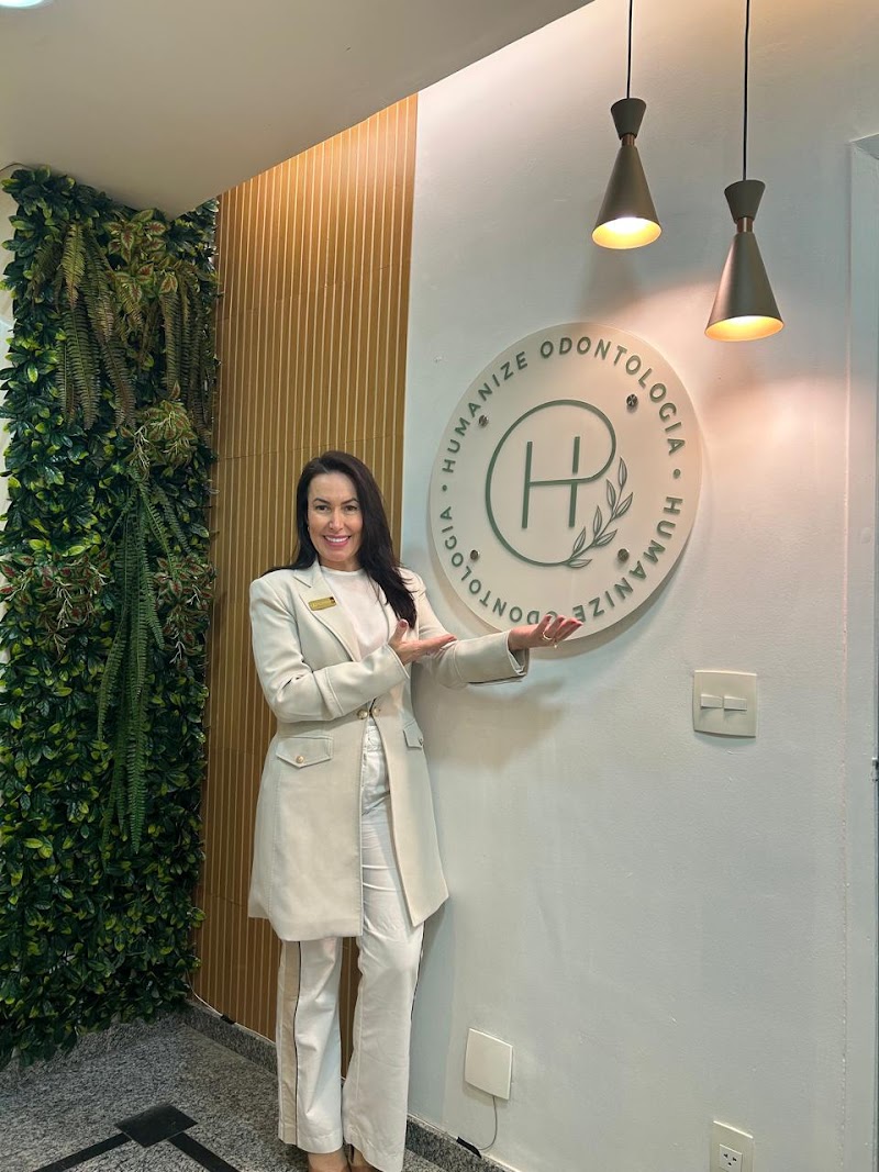 Dentista Dra Daniela Silva | Dentista na Savassi | Clareamento Dentário | Estética | Cirurgias - foto 4