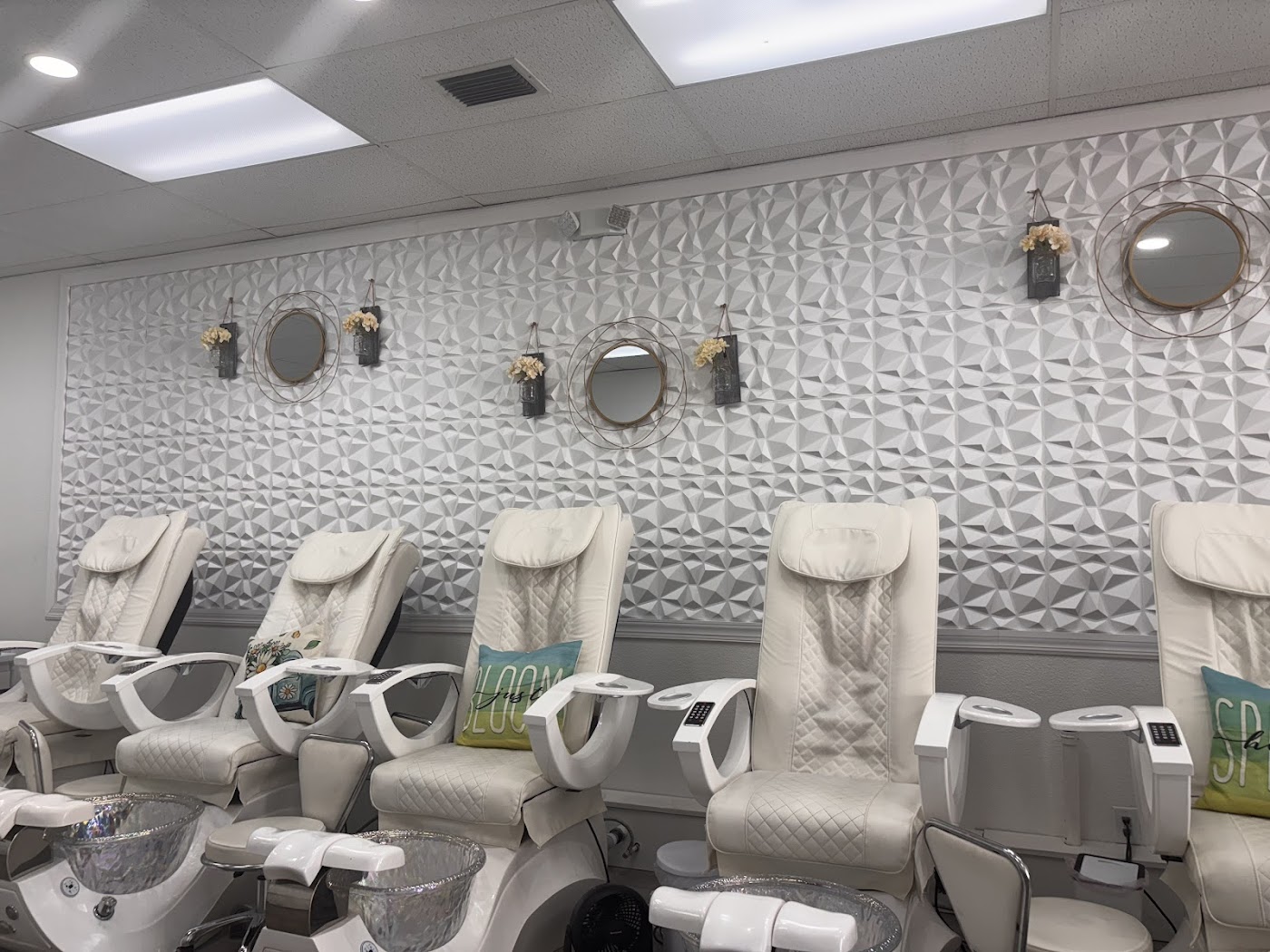 Mia Nails and Spa photo 3