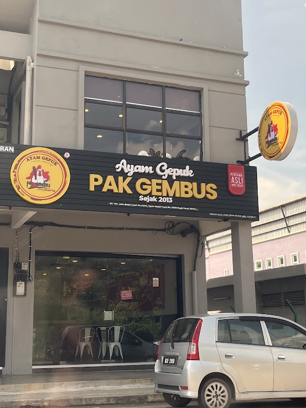 Ayam Gepuk Pak Gembus Masjid Tanah - Photo 1