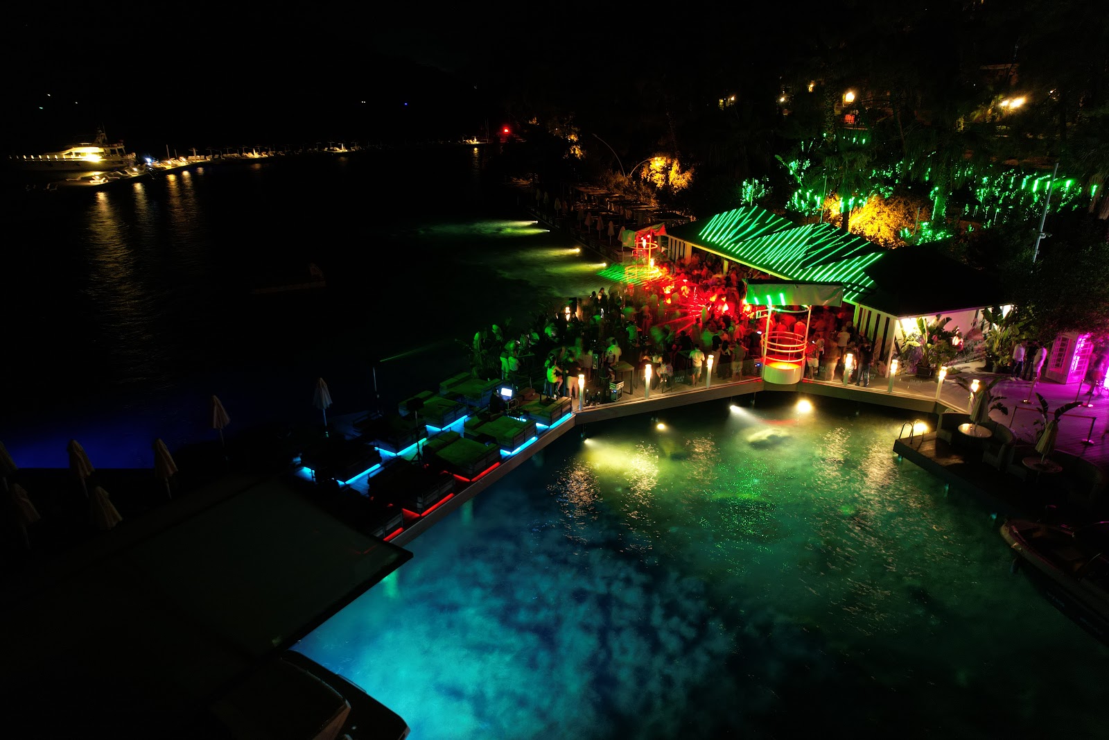 Palace Beach Club mekanı