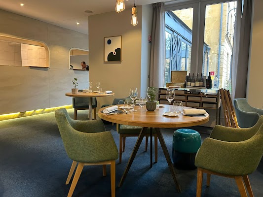 La Table du 11 Versailles cour des senteurs