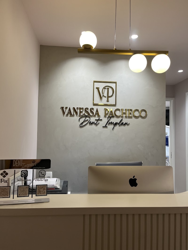 DENT IMPLAN. Clínica Odontológica/Dra Vanessa Pacheco