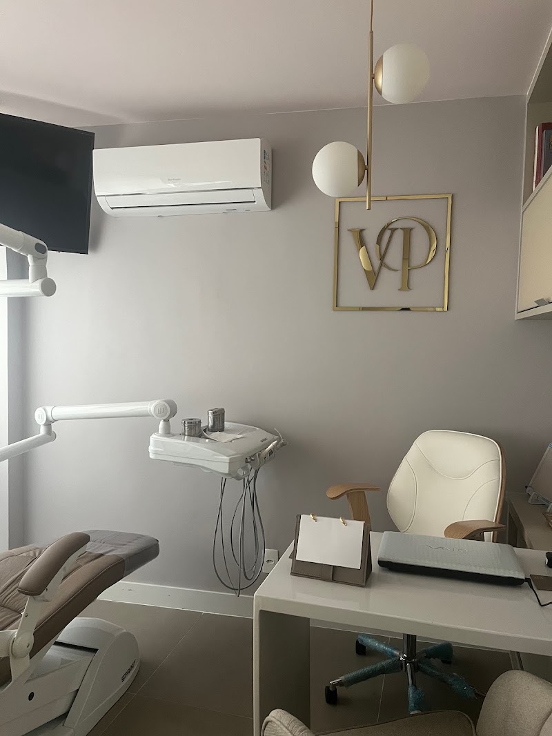 DENT IMPLAN. Clínica Odontológica/Dra Vanessa Pacheco - foto 2