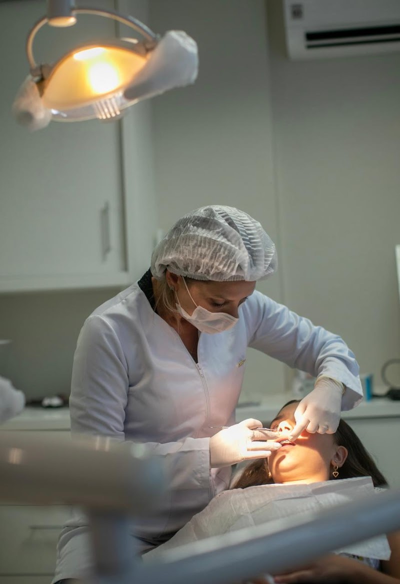 COMD - Clínica especializada em lentes de porcelana - Odontologia Estética - Implante, Invisalign, Cirurgias bucais