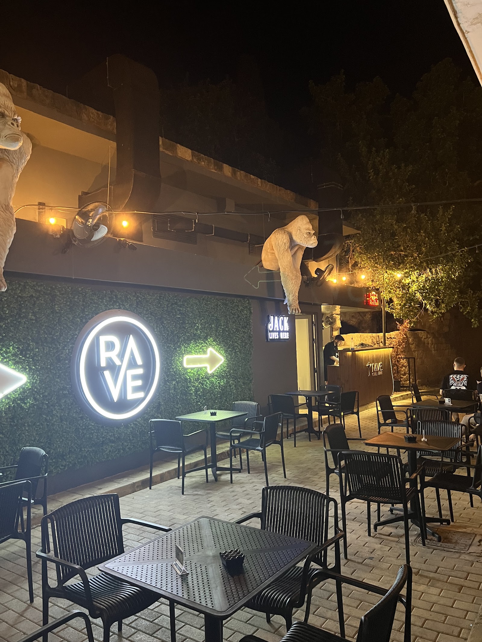 Rave Chill Bar mekanı