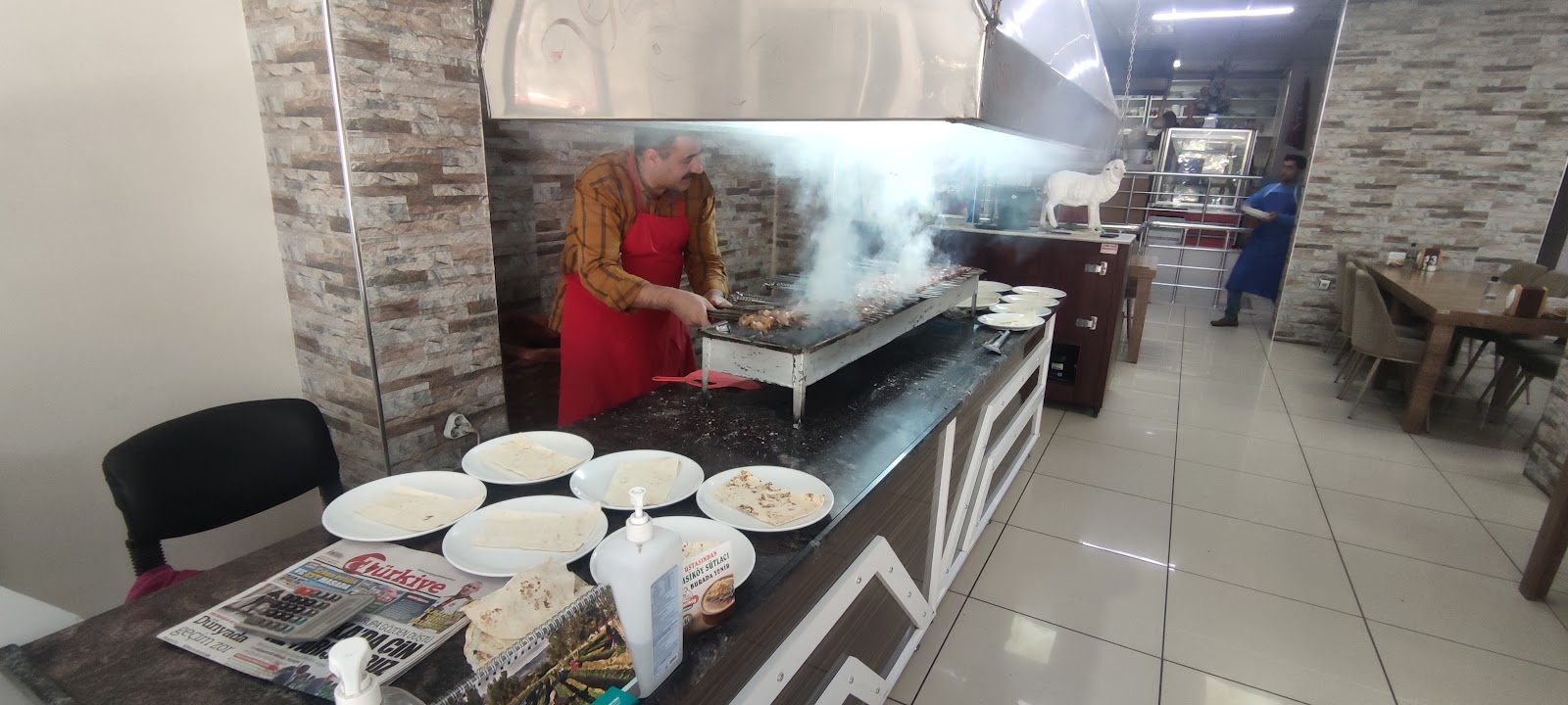Hacegan mangalda ciğer & kebap salonu mekanı