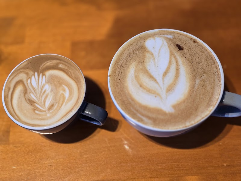 Living Room Coffee & Kitchen photo 3