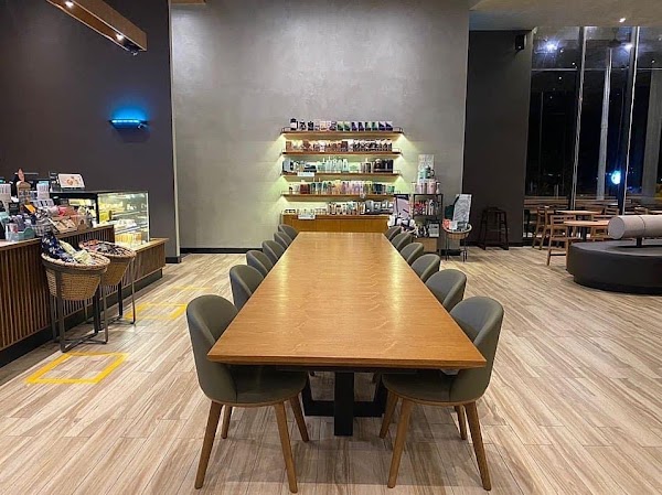 Starbucks Iramanis - Photo 1