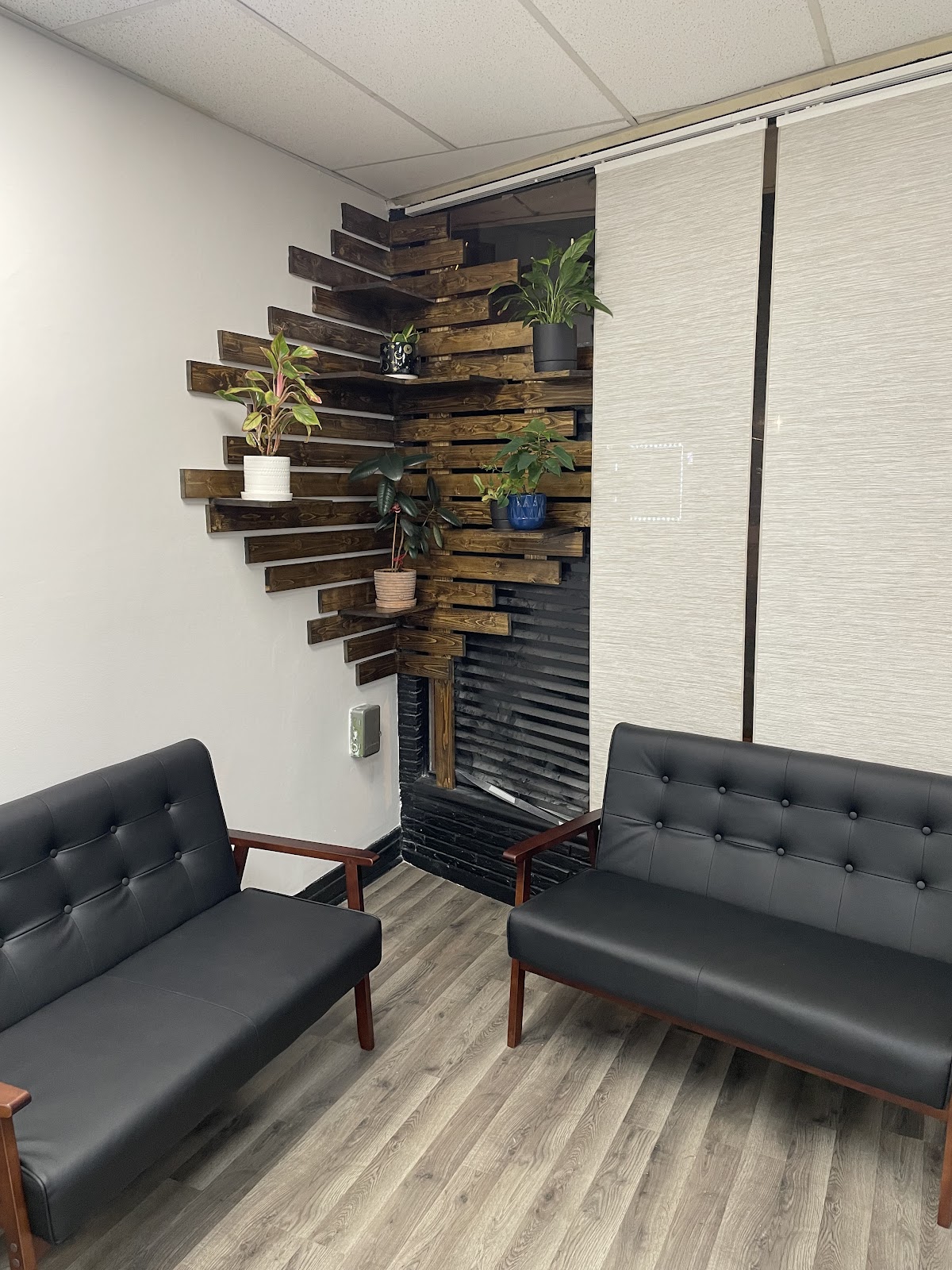 By Liz Salon: Google Places image 5