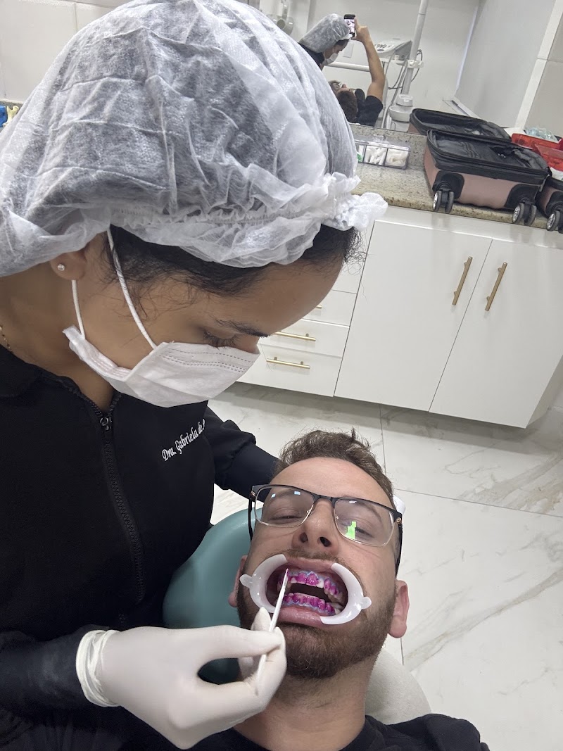 Dra. Gabriela de Souza Santos - foto 3