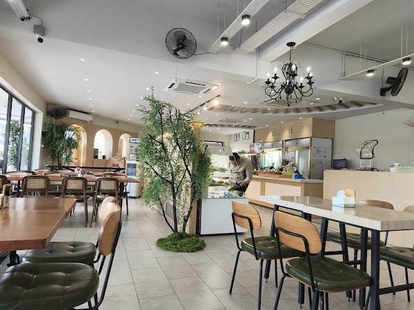 TBH The Baker's Hut - Photo 1