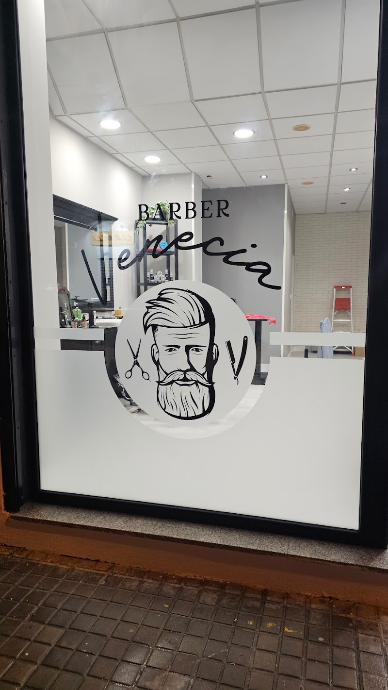 Venecia Barber photo 5