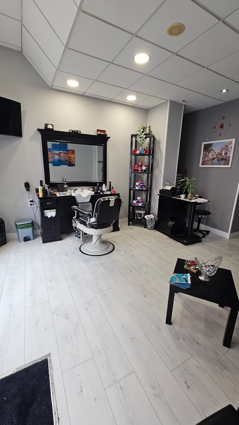 Venecia Barber photo 2