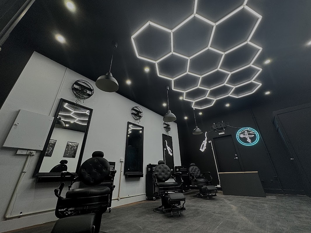 CLIPS & SNIPS BARBERSHOP photo 1