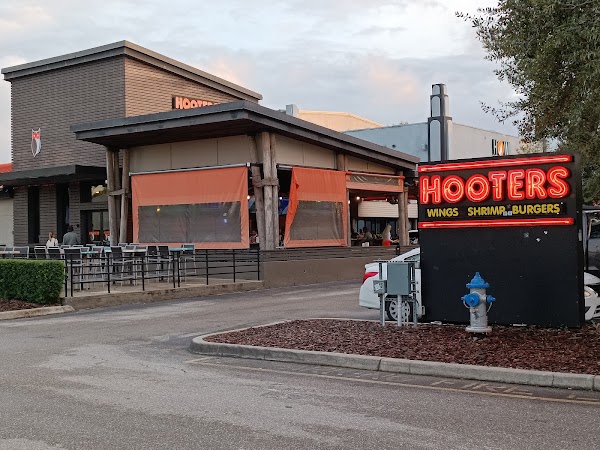 Hooters 1