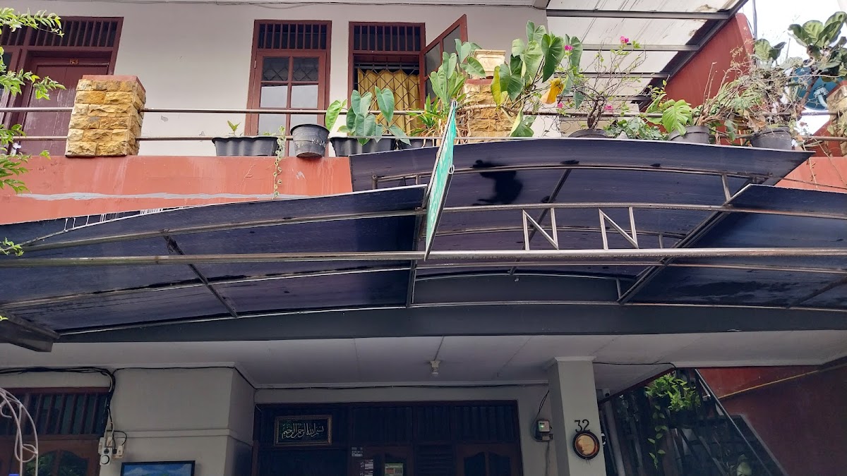 Kost Tebet Timur