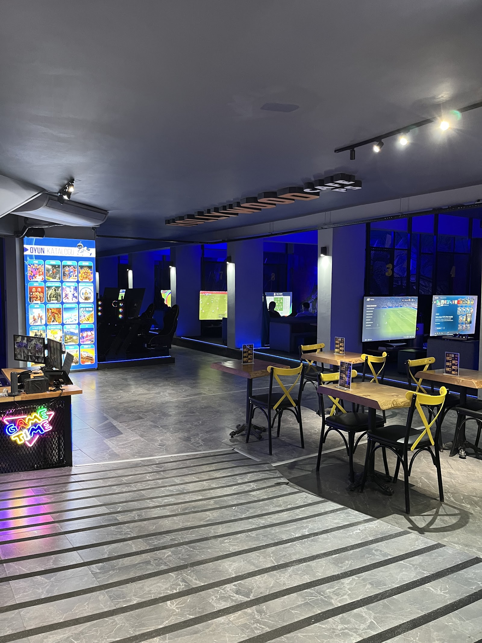 HOLLYWOOD Cafe Espor & Eğlence mekanı