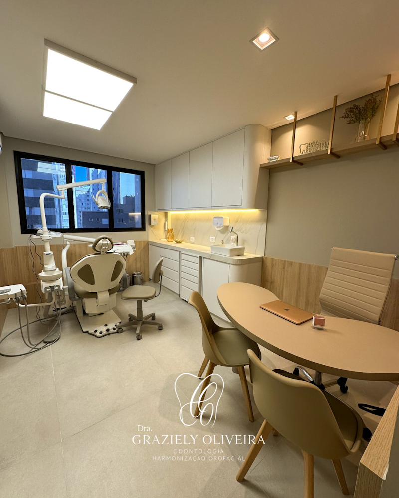 Dra Graziely Oliveira - Dentista no Batel - Harmonização Facial no Batel - foto 5