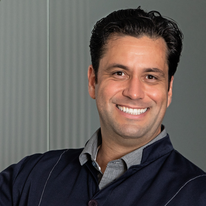 Dr. Raphael Tavares | Dentista | Invisalign Doctor - Savassi