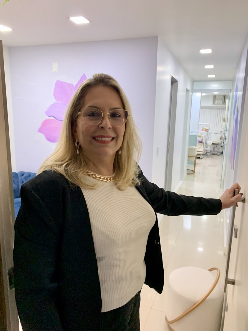 Dra. Ana C. Badin | Dentista em Copacabana