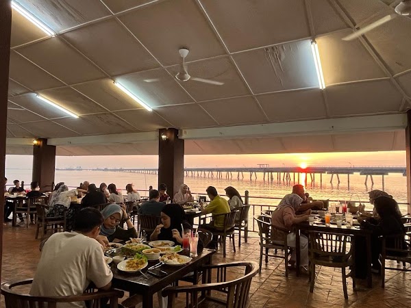 Restoran Terapung D'Jetty, Medan Ikan Bakar Port - Photo 1