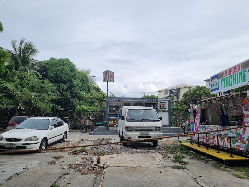 7-Eleven Xpress BCDA (4316)