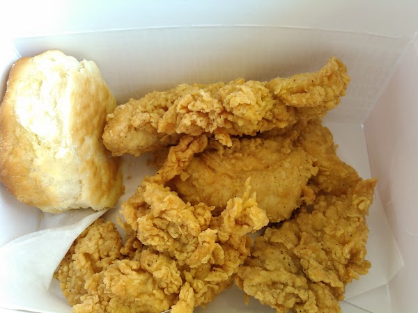 LEE'S FAMOUS RECIPE exterior