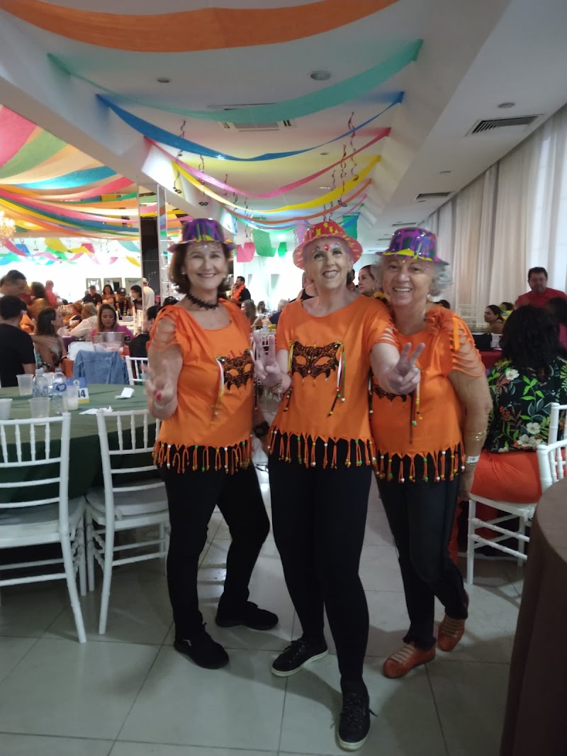 Cassiane C. de Meira - Dentista - Ingleses - foto 4